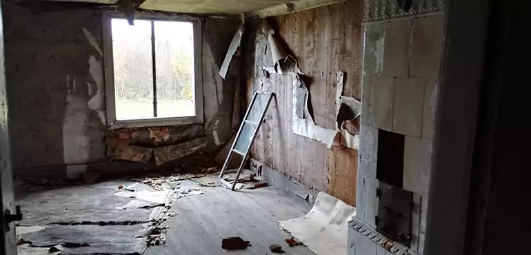 Why Selling a Distressed House Through Traditional Methods Fails in Lake Charles
